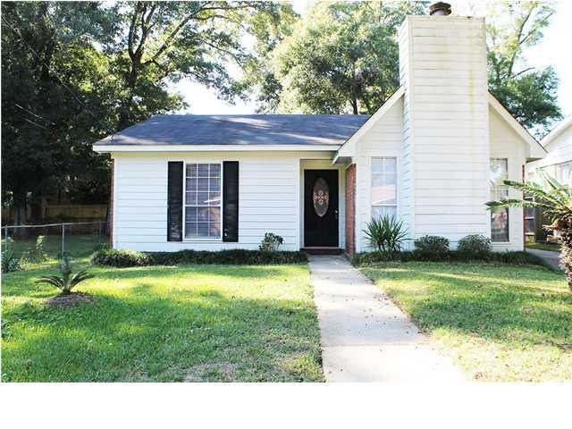 Located close to shopping, restaurants, and entert