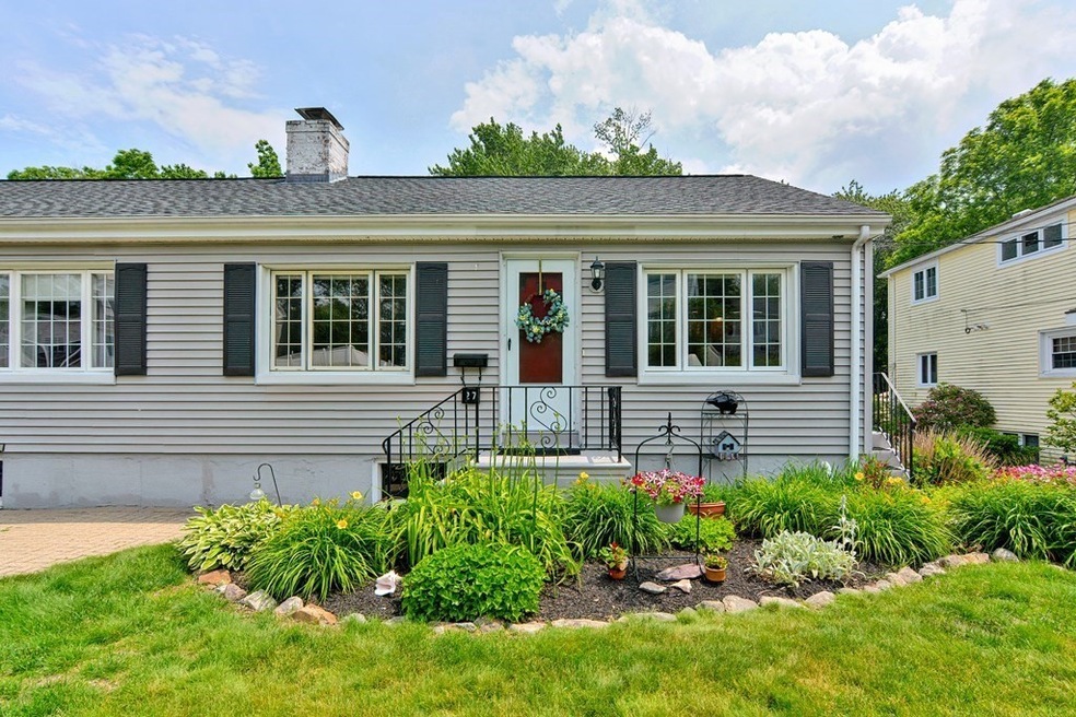 27 Vine St, Milford, MA 01757 - photo 1