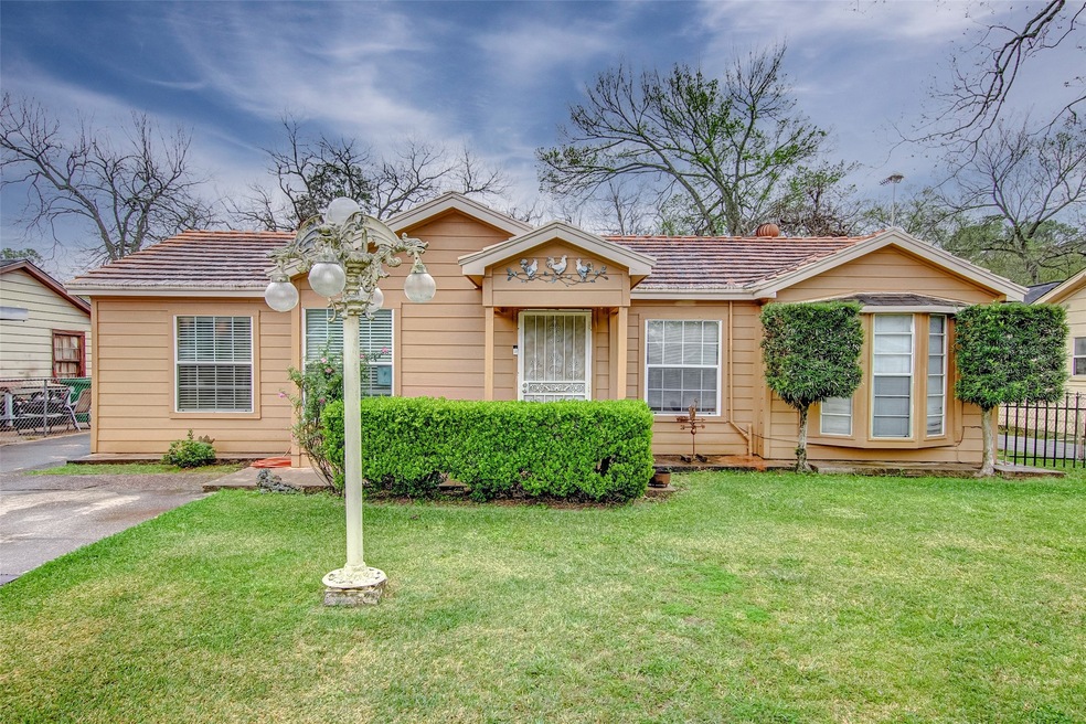 518 Robmore St, Houston, TX 77076 - photo 1