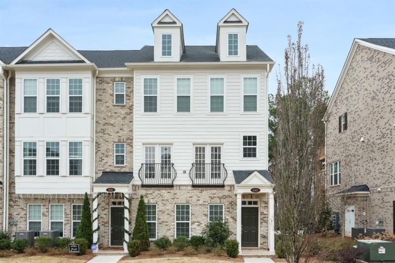 Beautiful end-unit opportunity in the Walk at Brae