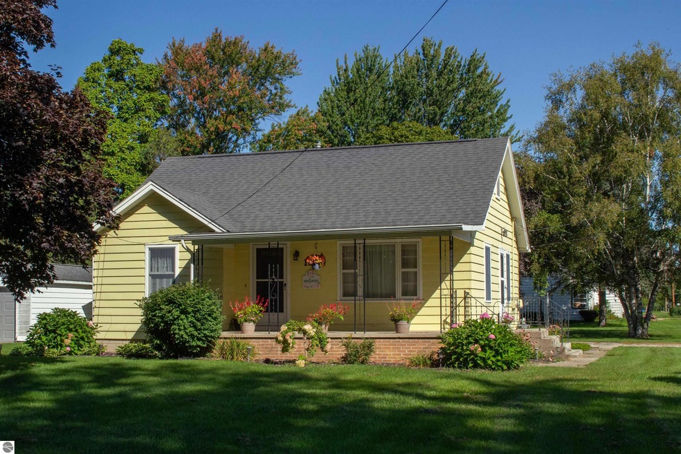 151 E Cottage Ave, Shepherd, MI 48883 MLS 1915696