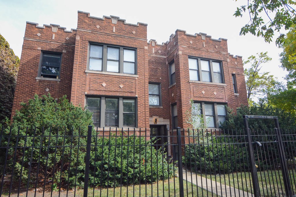 3301 N Harding Ave unit 1E, Chicago, IL 60618 - photo 1