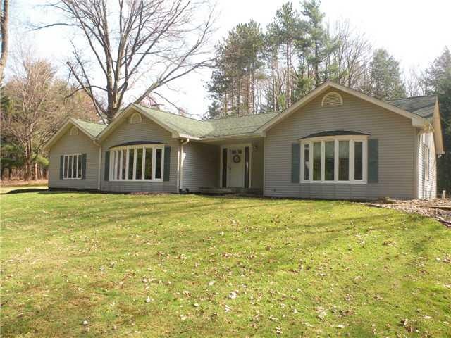 Exterior Front. Beautiful and well maintained 3 be