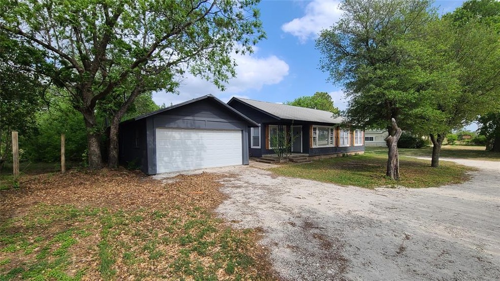 311 Center Point Rd, Weatherford, TX 76087 - photo 1