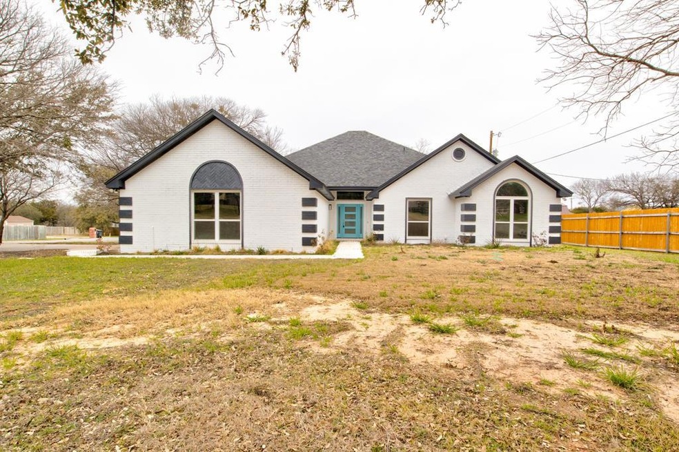 3901 Del Rio Ct, Granbury, TX 76049 - photo 1