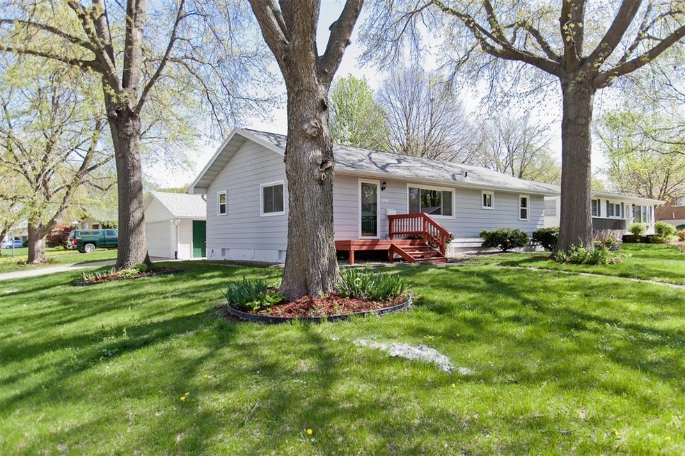 3224 Sue Ln NW, Cedar Rapids, IA 52405 - photo 1