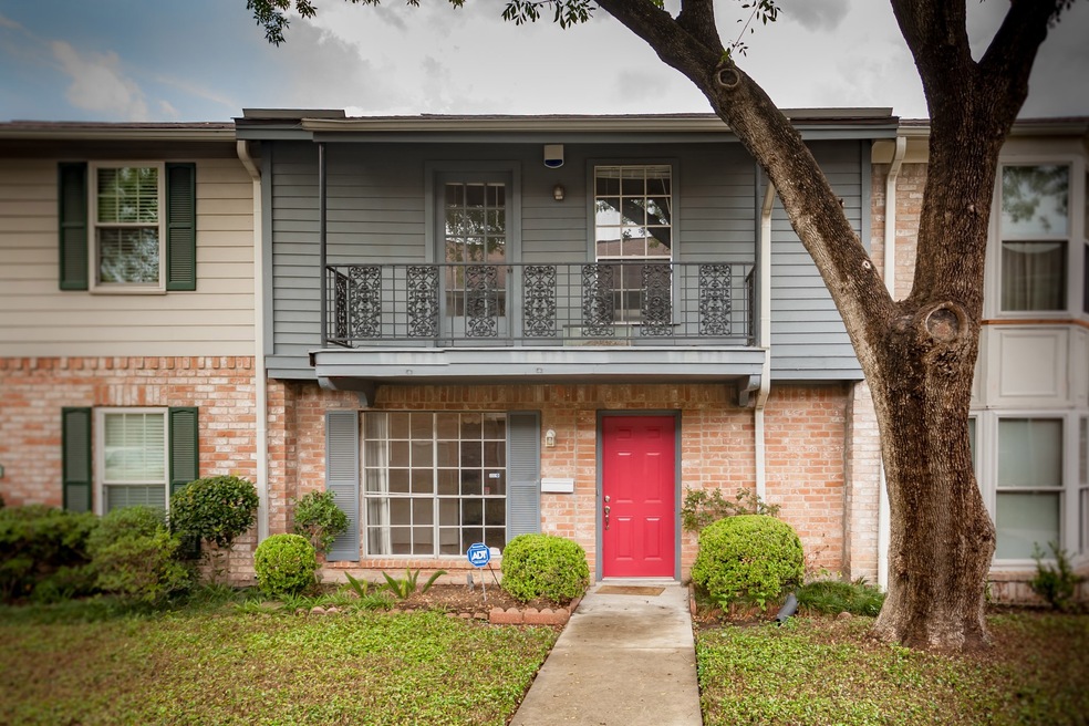 14225 Lost Meadow Ln, Houston, TX 77079 - photo 1