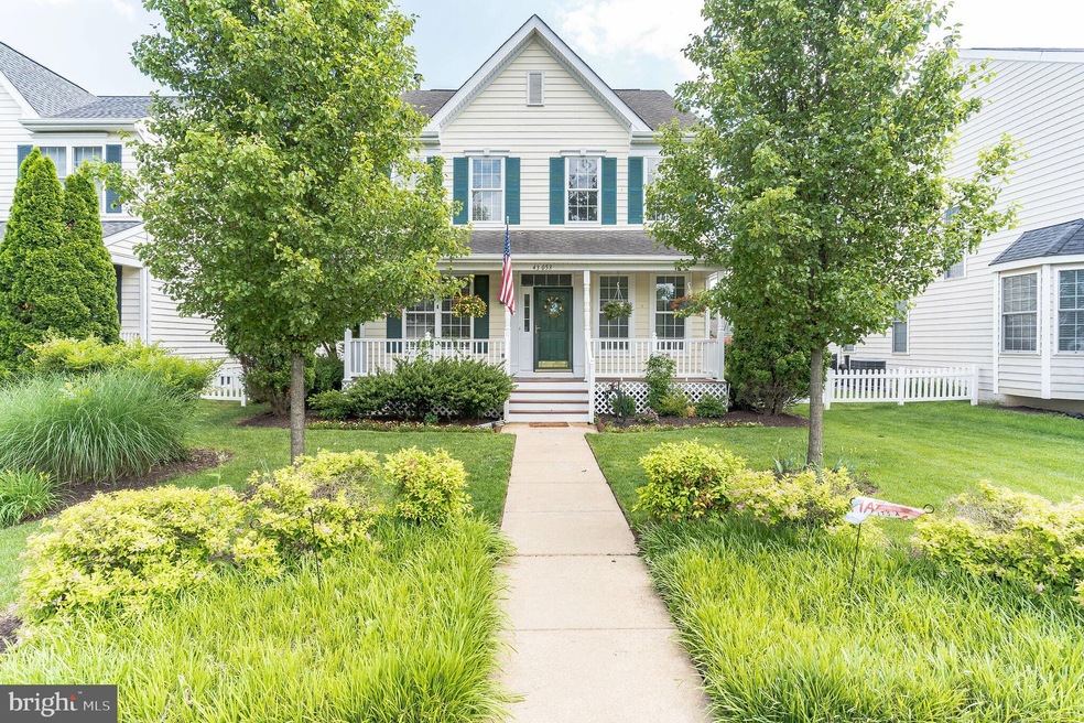 43053 Edgewater St, Chantilly, VA 20152 - photo 1