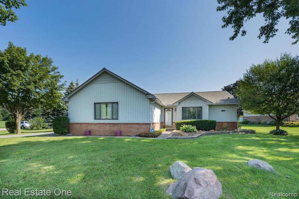 225 W Silverbell MLS-W001.jpg