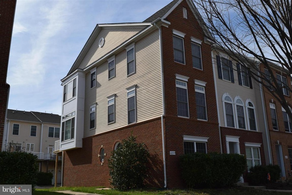 42599 Pine Forest Dr, Chantilly, VA 20152 - photo 1