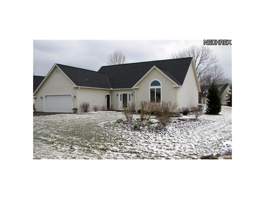 Welcome to 2095 Fairway Circle!
