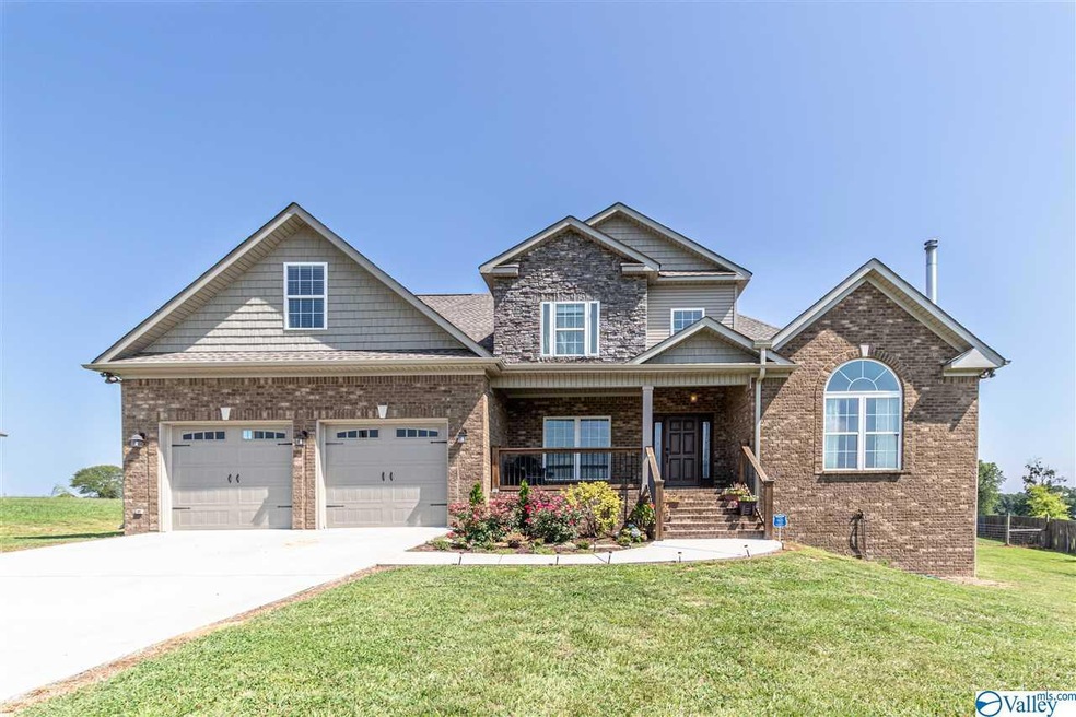 173 Payton Ln, Grant, AL 35747 - photo 1