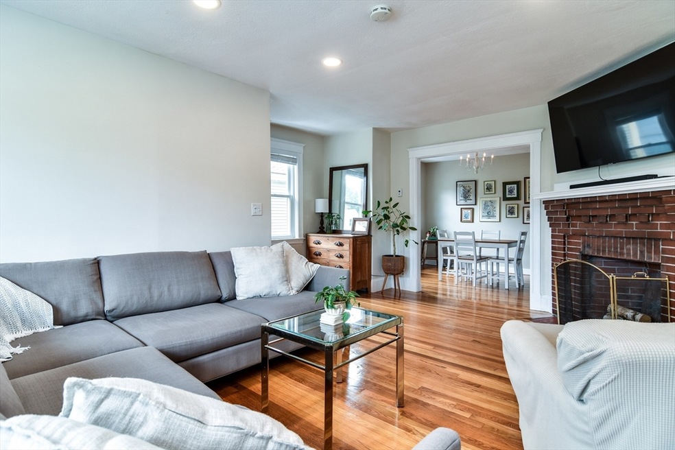 17 Saunders St unit 17, Weymouth, MA 02191 - photo 1