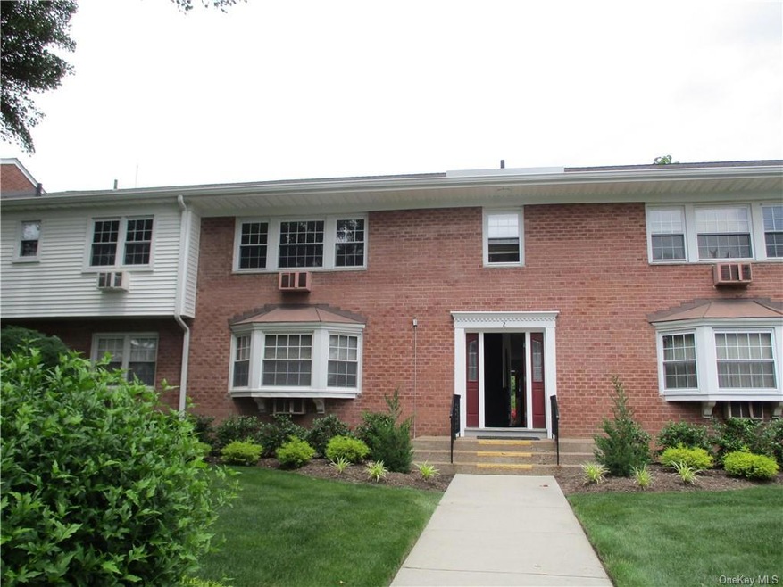 25 Roundtree Cir unit 25, Piermont, NY 10968 - photo 1