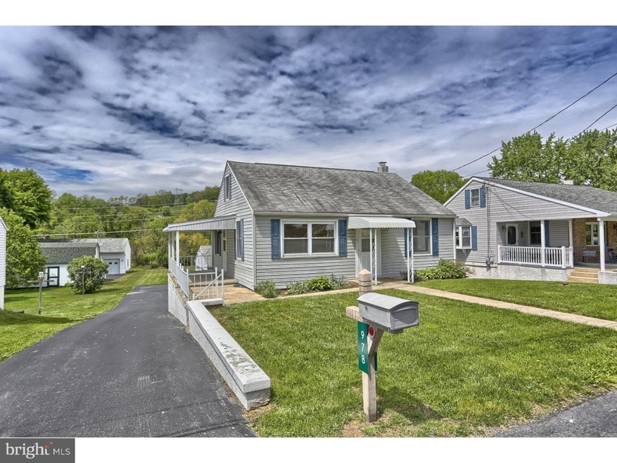 978 W Philadelphia Ave, Boyertown, PA 19512 - photo 1
