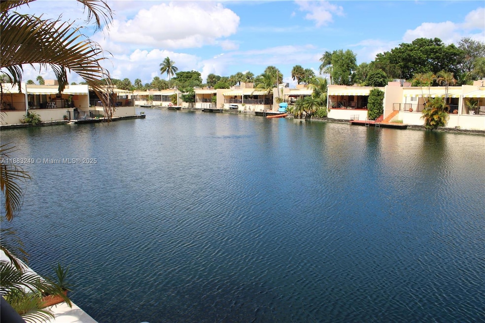 15512 Sharpecroft Dr, Hialeah, FL 33014 - photo 1