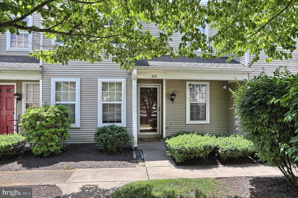 212 Barrington Ct, Palmyra, PA 17078 - photo 1