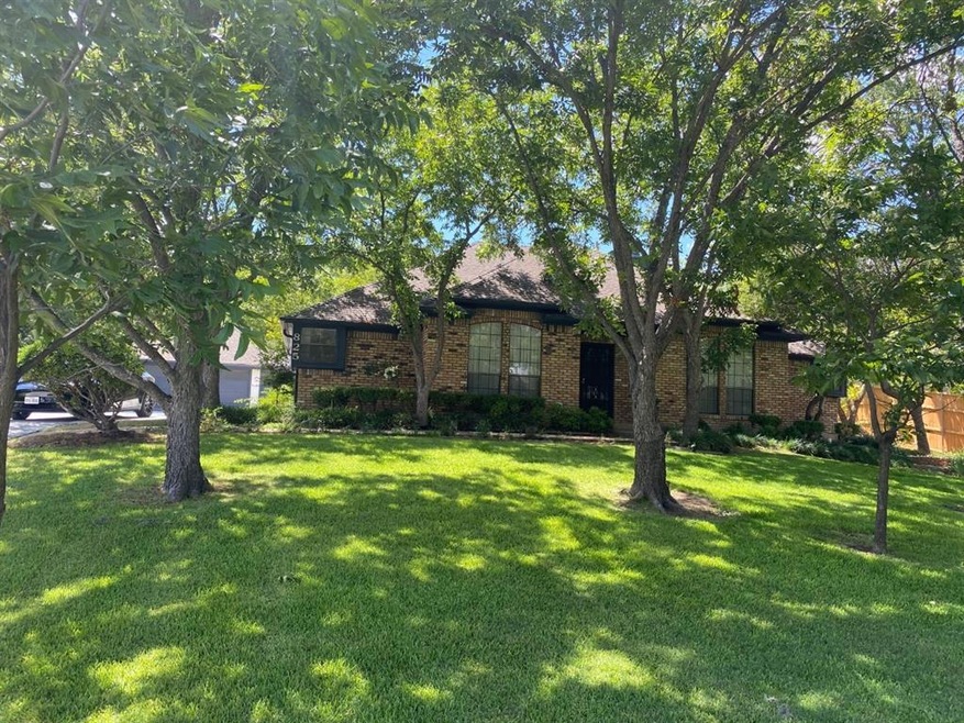 825 Cook Dr, Grand Prairie, TX 75050 - photo 1