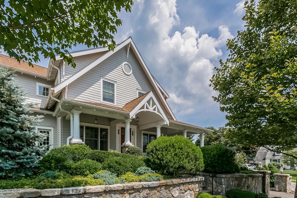 2 Finney Knoll Ln, Riverside, CT 06878 - photo 1