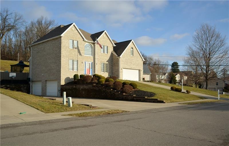 118 William Drive  - 2 car integral + 2 car attach