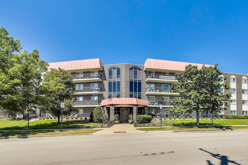 4840 Foster St unit 304, Skokie, IL 60077 - photo 1