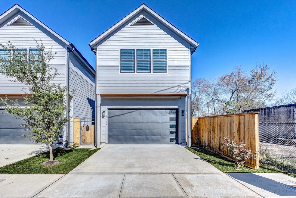 211 E 32nd St unit B, Houston, TX 77018 - photo 1