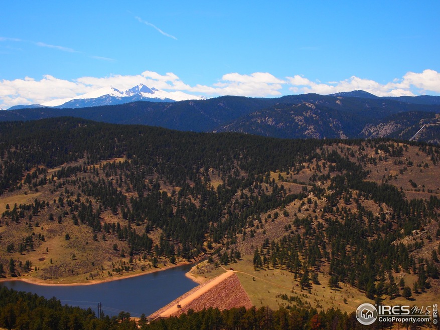 Great lot overlooking Pinewood Reservoir