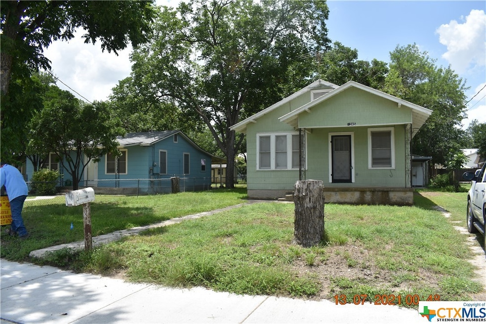 245 N Grant Ave, New Braunfels, TX 78130 - photo 1
