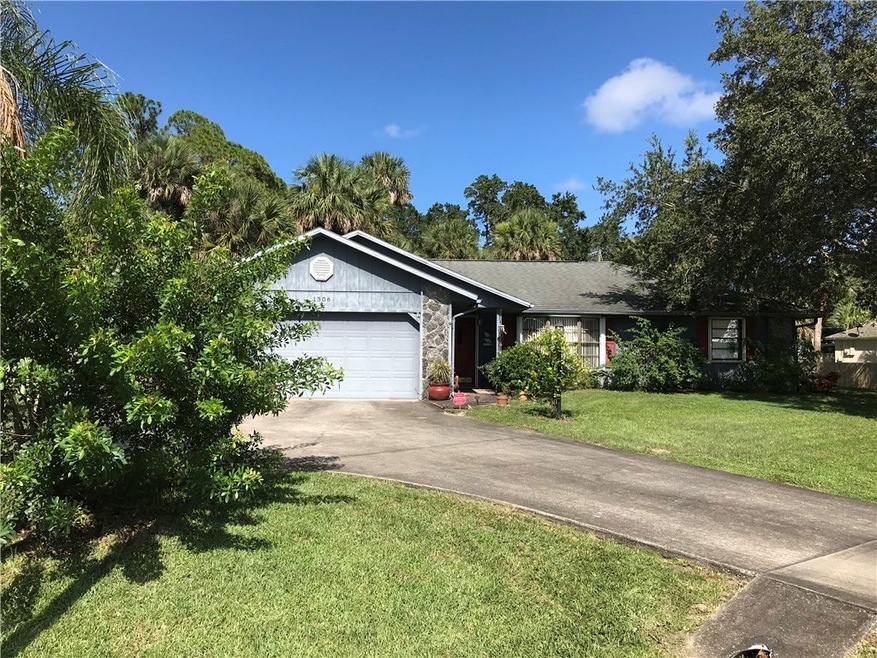 Picture this... Oversized corner lot, horseshoe sh