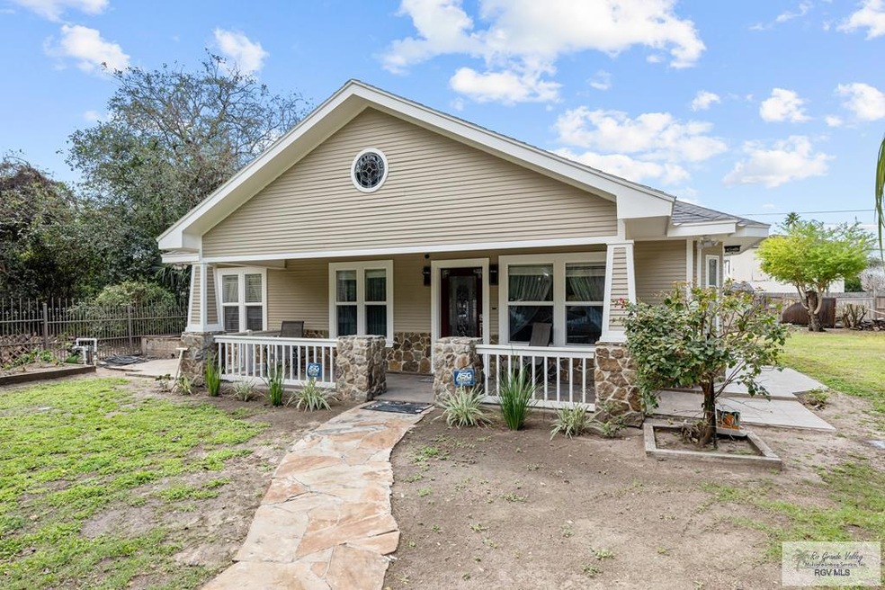 1102 S Kansas Ave, Weslaco, TX 78596 - photo 1