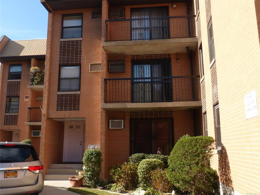 7522 Parsons Blvd unit C2, Fresh Meadows, NY 11366 - photo 1