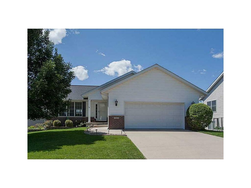 1408 Wolf Dr NW, Cedar Rapids, IA 52405 - photo 1