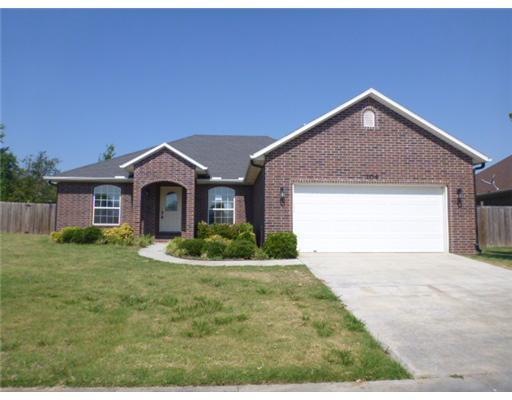 104 Cypress St, Prairie Grove, AR 72753 - photo 1