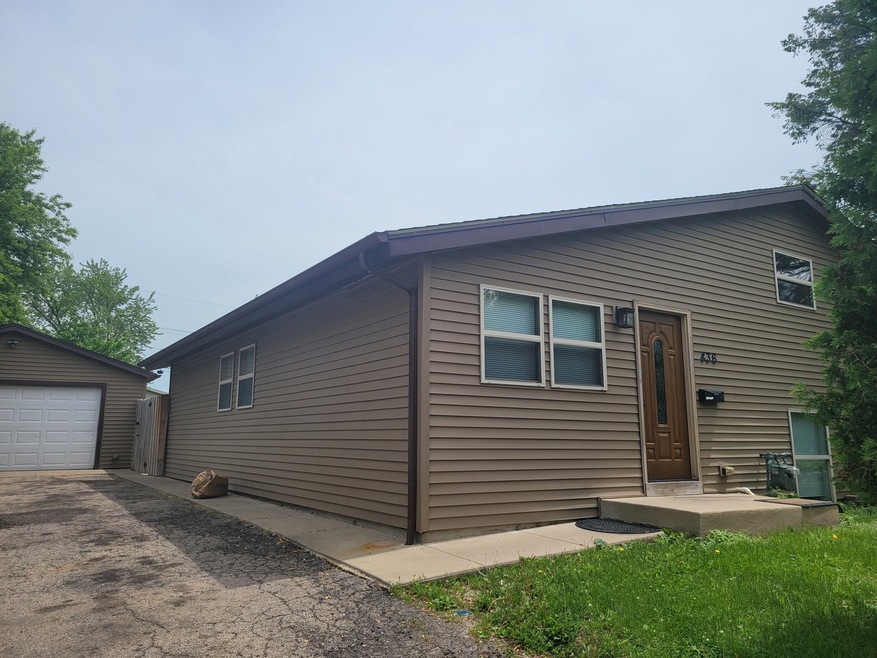 436 Tulsa Ave, Carpentersville, IL 60110 - photo 1