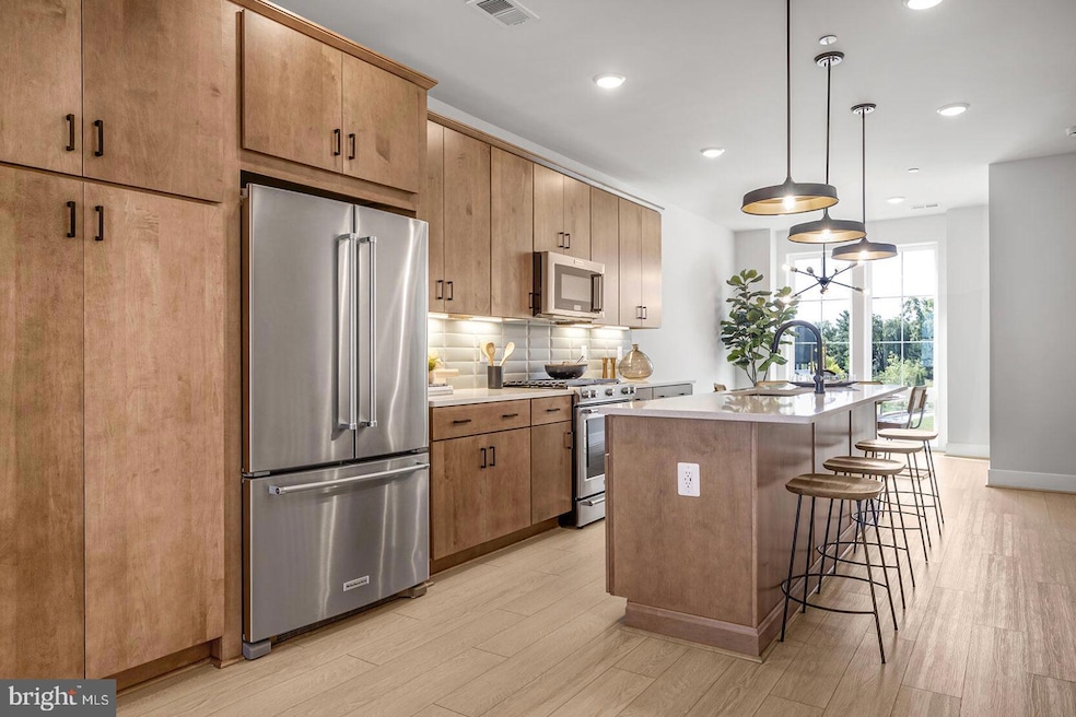 326 Swann Ave, Alexandria, VA 22301 - photo 1