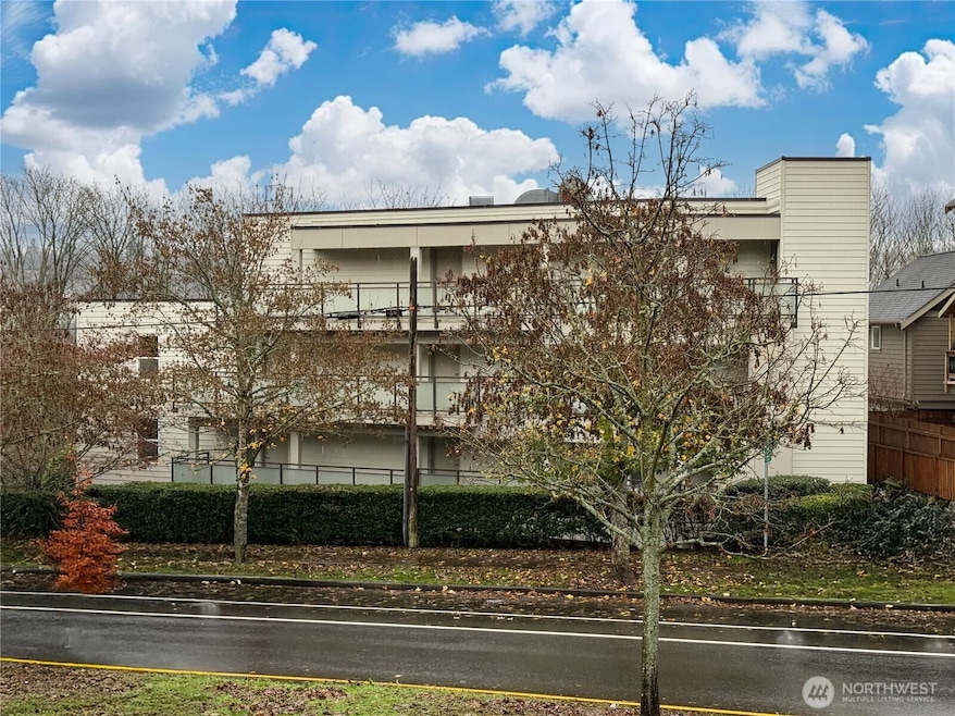 2334 Thorndyke Ave W unit 202, Seattle, WA 98199 - photo 1