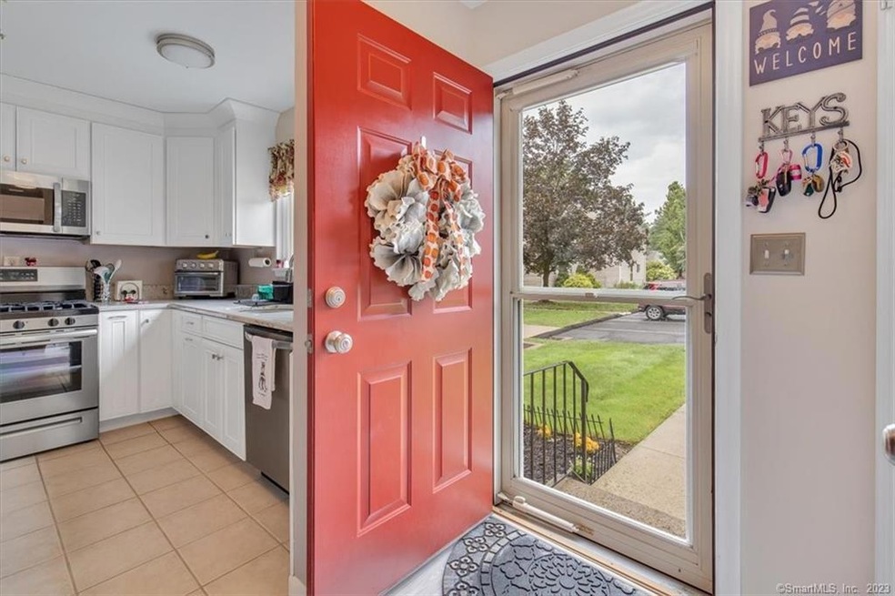 14 Mohawk Ct, Cromwell, CT 06416 - photo 1