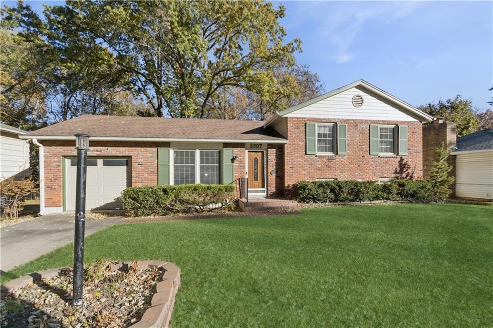 5307 N Virginia Ave, Kansas City, MO 64118 - photo 1