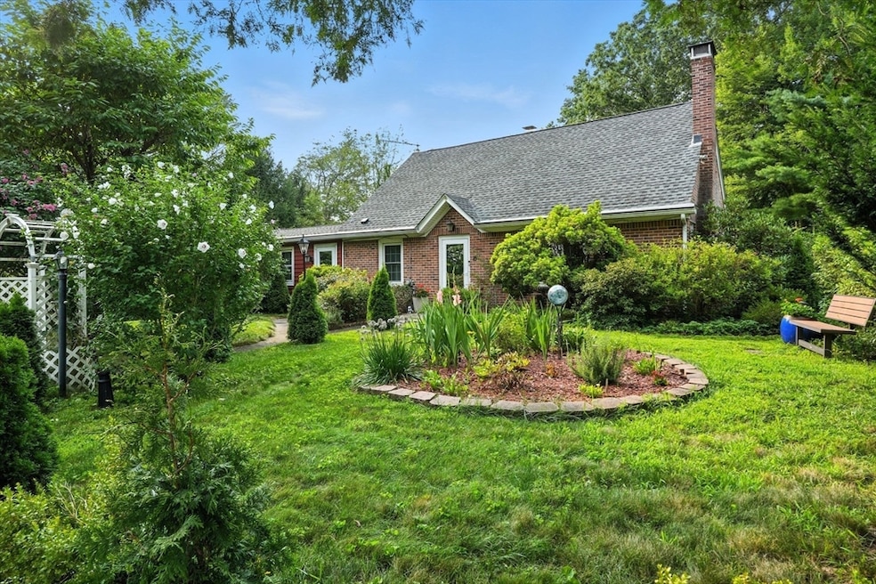 15 Purves St, East Longmeadow, MA 01028 - photo 1