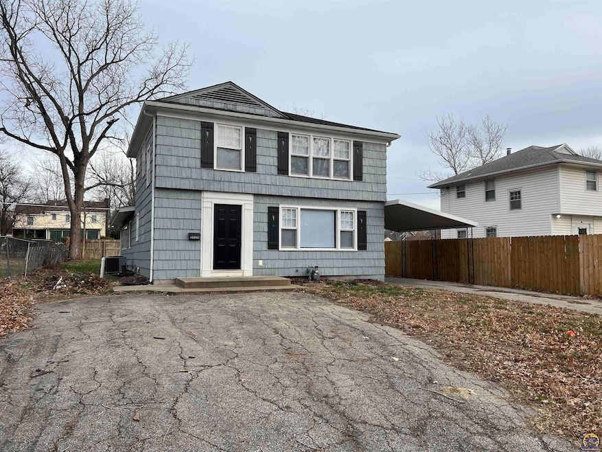 2928 SE Illinois Ave, Topeka, KS 66605 - photo 1