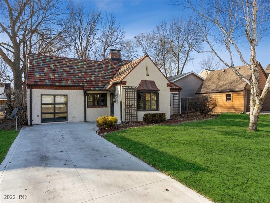 2922 46th St, Des Moines, IA 50310 - photo 1