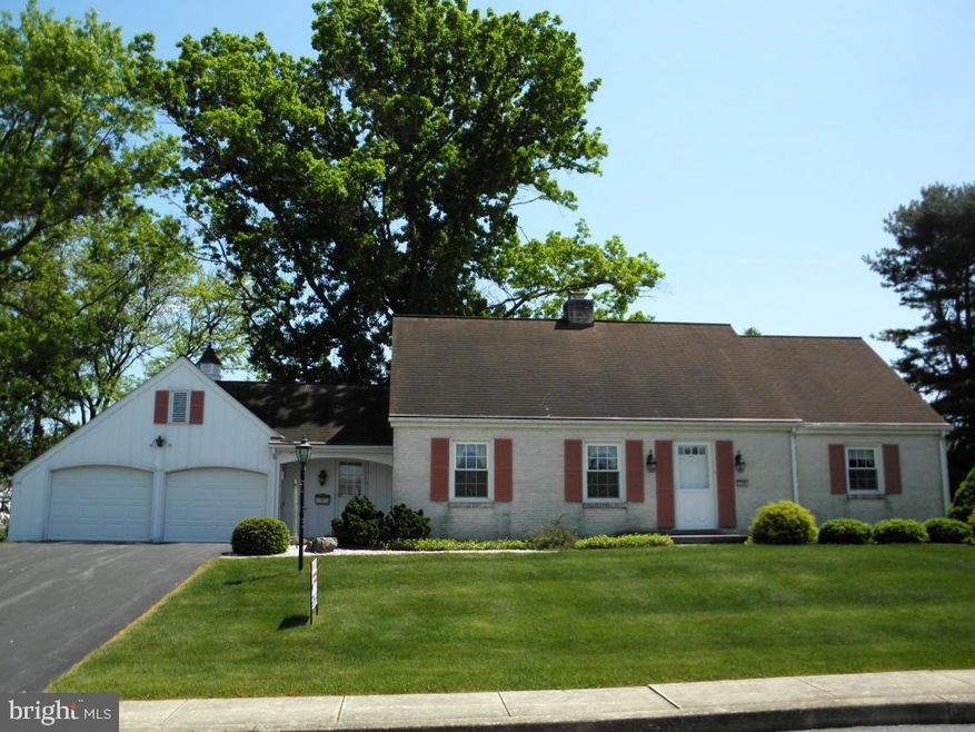 338 E Cedar St, New Holland, PA 17557 - photo 1