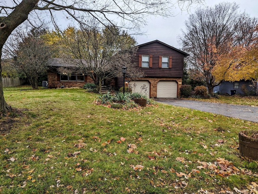 834 W Surrey Ln, Algonquin, IL 60102 - photo 1