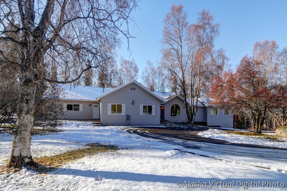 Long circular driveway welcomes guests
