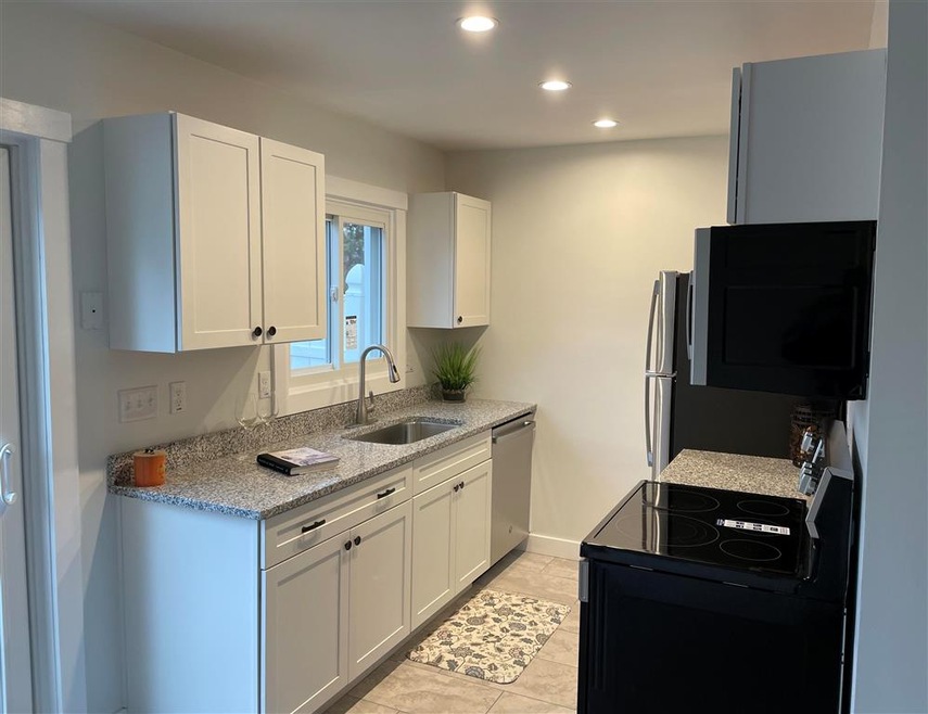 I4 Grandview Dr unit 4, South Burlington, VT 05403 - photo 1