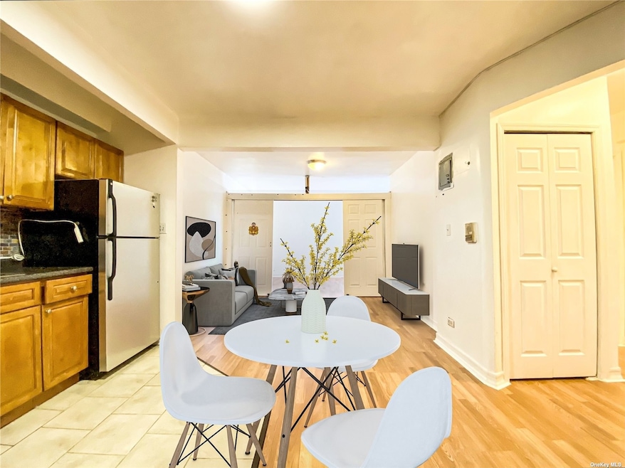 Elmhurst Gardens unit 5D, Elmhurst, NY 11373 - photo 1