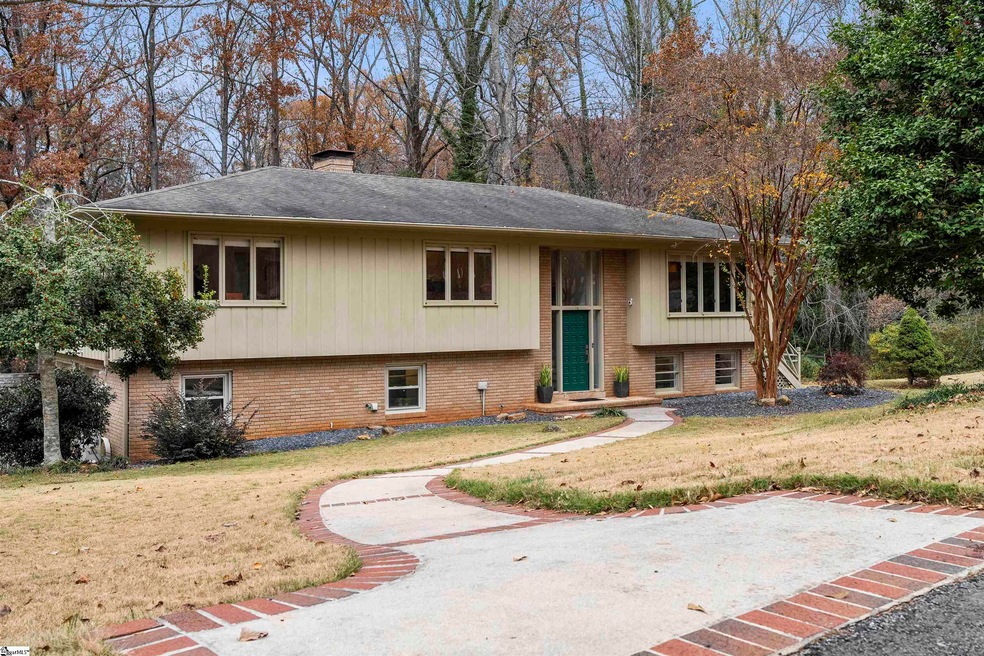 16 Hathaway Cir, Greenville, SC 29617 - photo 1