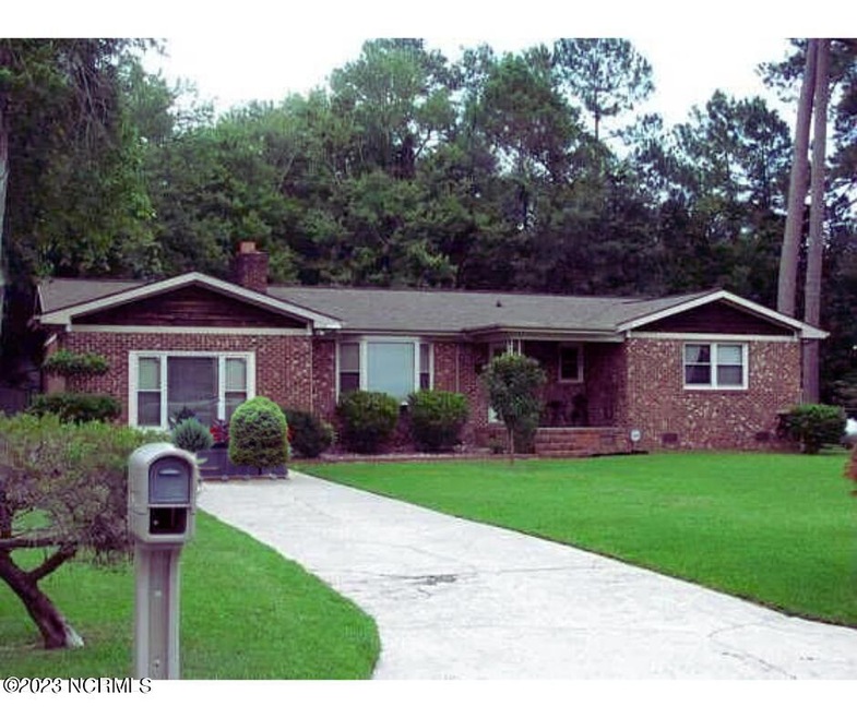 806 Littlejohn Ave, Jacksonville, NC 28546 - photo 1