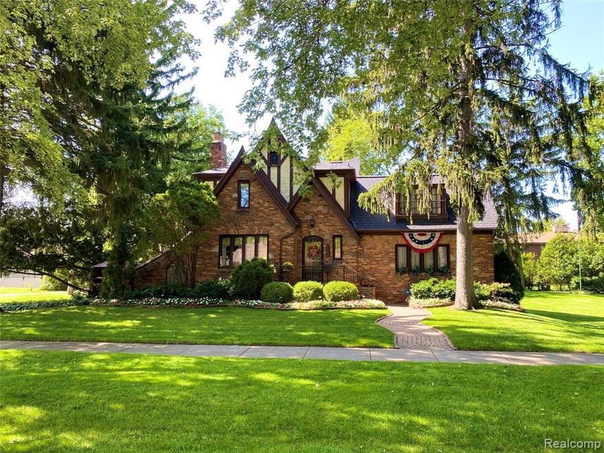 Welcome to 15435 Fox!