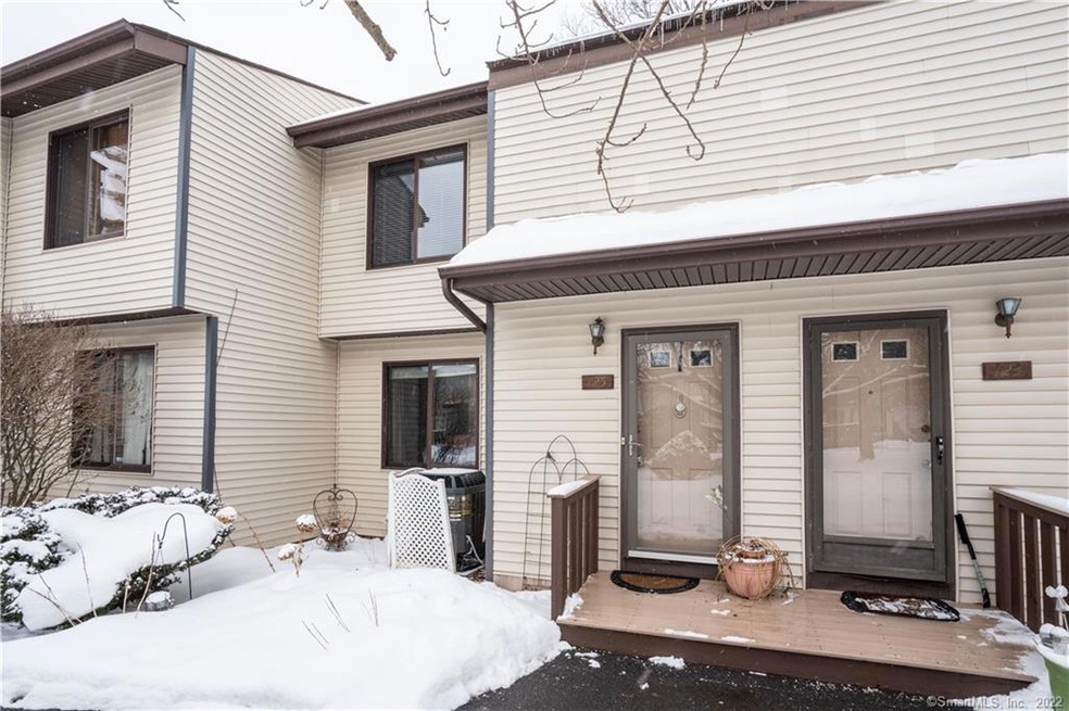 125 Cottonwood Rd unit 125, Newington, CT 06111 - photo 1